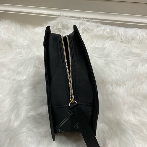 Giorgio Armani Elegant Black Women's Bag - Picture 7 of 9